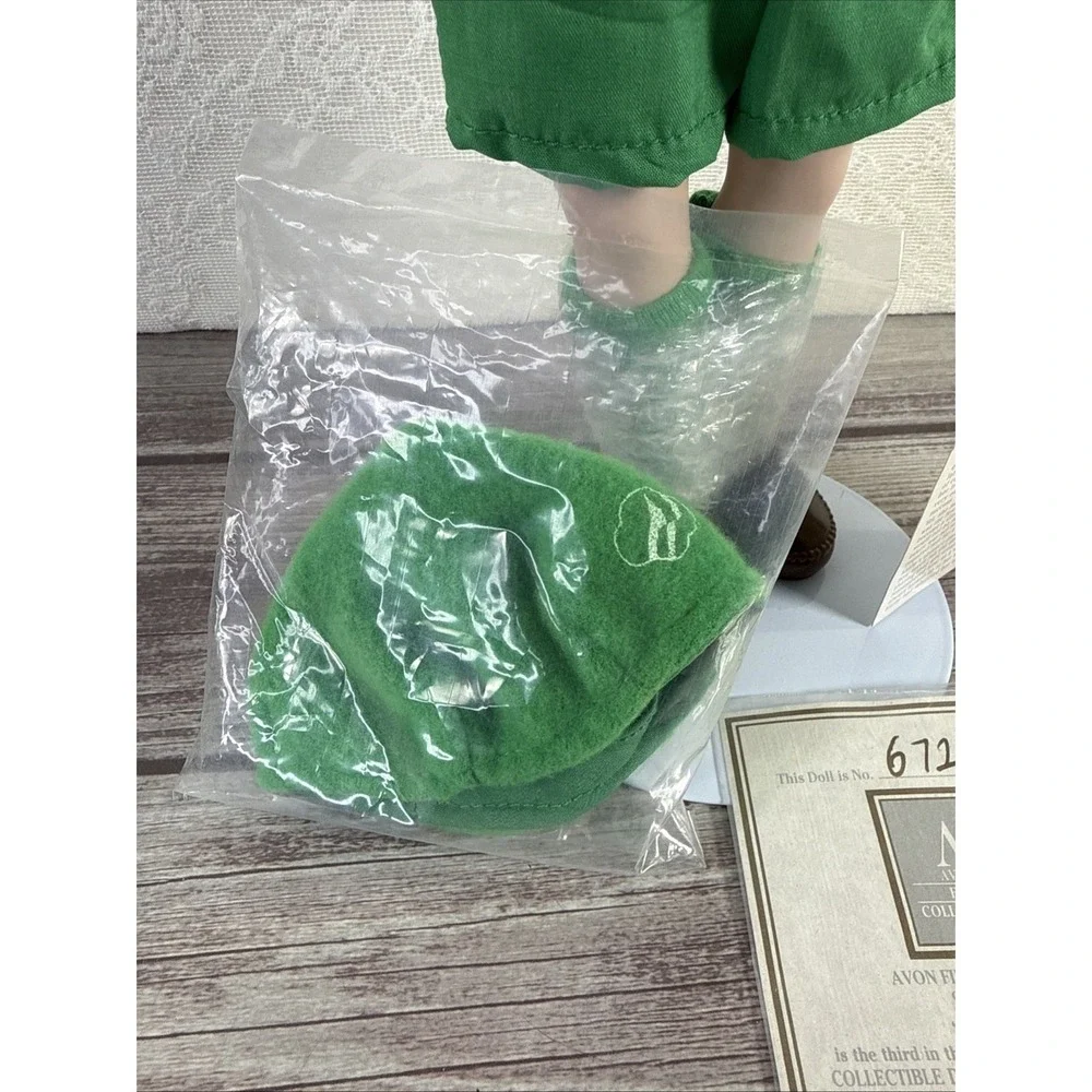 Avon‎ Girl Scout 1995 porcelain Doll 14